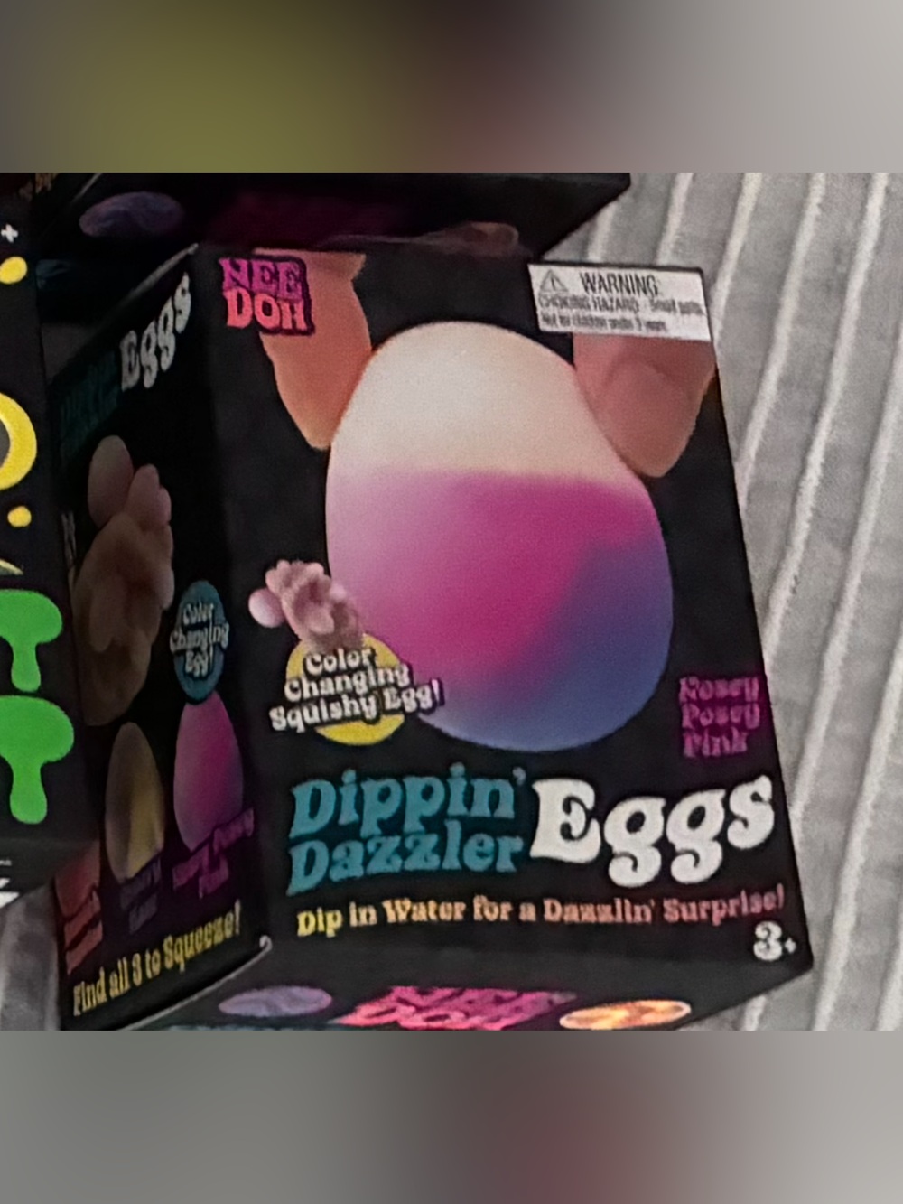 Dippin' Dazzler Eggs - Color Changing Pink/White Squishy Toy